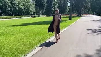 nudist,naked-in-public,naked-walk,naked-outdoor,public