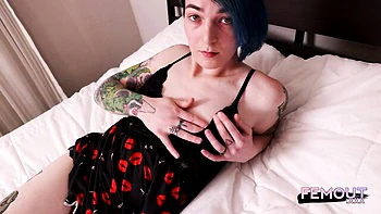pink-nipples,brunette,masturbation,transgender,hd