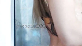 masturbate,moaning,skinny,webcam,tattoo