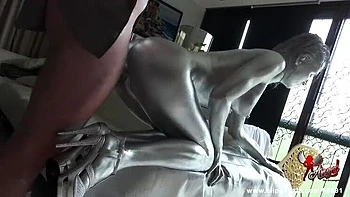 statue,high-heels,standing,eye,body-paint