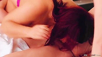 teen-18,lesbian,amateur,homemade,amateur-milf