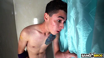 brunette,milf,big-tits