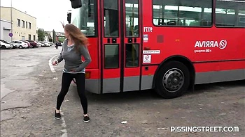 girl-pissing,posing,pants,pissing,public