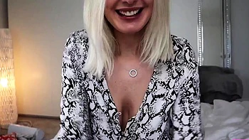 webcam,milf,big-boobs,masturbation,softcore