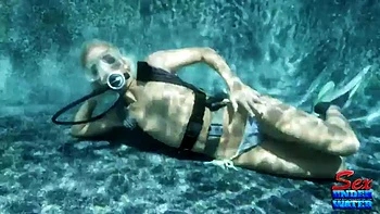 pool,babes,solo,tits,underwater