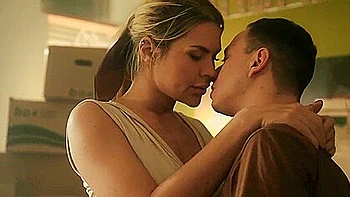 juggs,big-tits,knockers,hooters,booty-shake