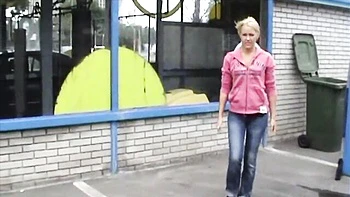 blonde,ass,cleanup,model,car