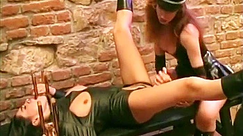 gaping-hole,rimming,peeping-tom,assjob,brunette