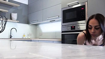 18-25,babe,romantic,hot-brunette-babe,brunette