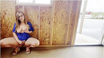 verified-amateurs,exhibitionist,heels,public-flashing,public-masturbation