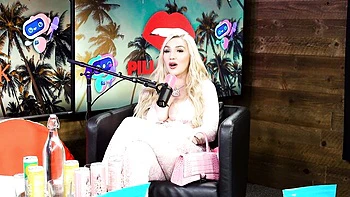 podcast,babe,big-booty,porn-interview,clothed