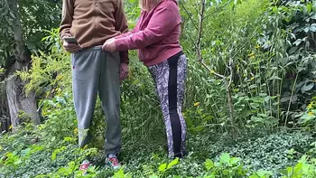 outdoor-piss,fetish,hot-milf,amateur,big-ass-mature