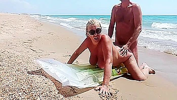 beach,plumper,buxom,amateur-wife,bbw