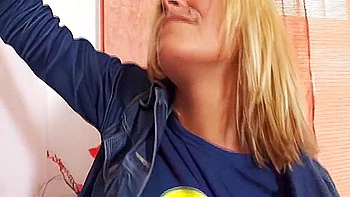 teens,teen-18,massage,stripper,nylon