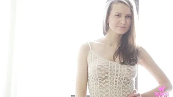 natural-breasts,hd,solo-girl,fingering-pussy,beautiful
