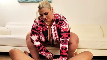 big-boobs,bbw,nipples,blonde,handjob