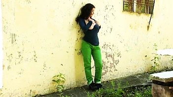 amateur,babe,curvy,brunette,outdoor-masturbation